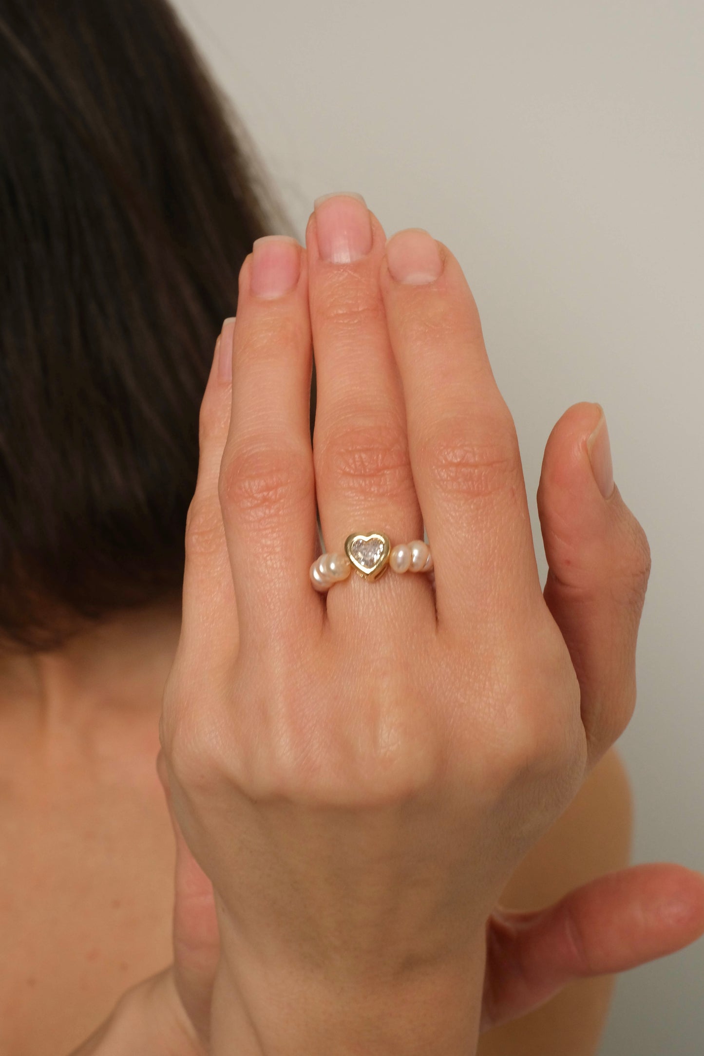 Dabīgo pērļu gredzens + apzeltīta detaļa