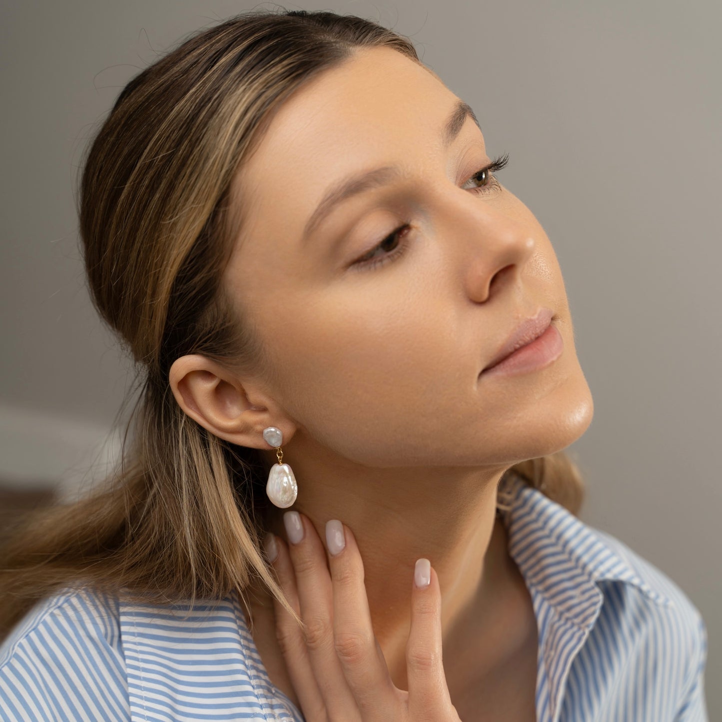 Kullatud kõrvarõngad pärliga "Santa"