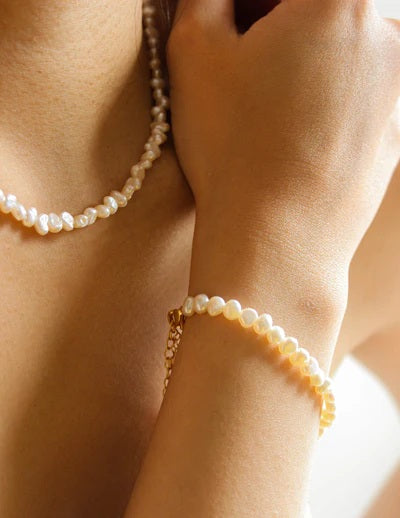 Gold plated bracelet with natural pearl "Irregular"