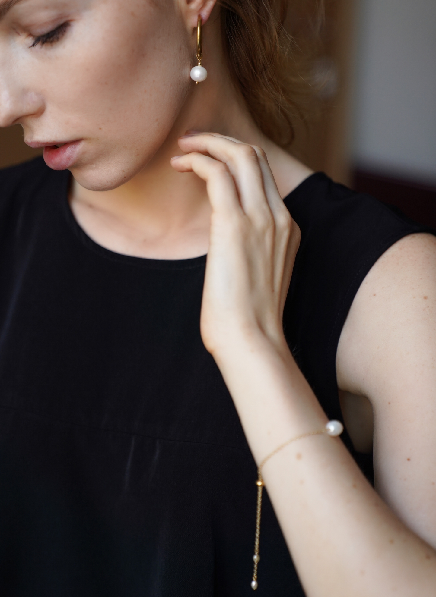 Gold plated earrings with natural pearls