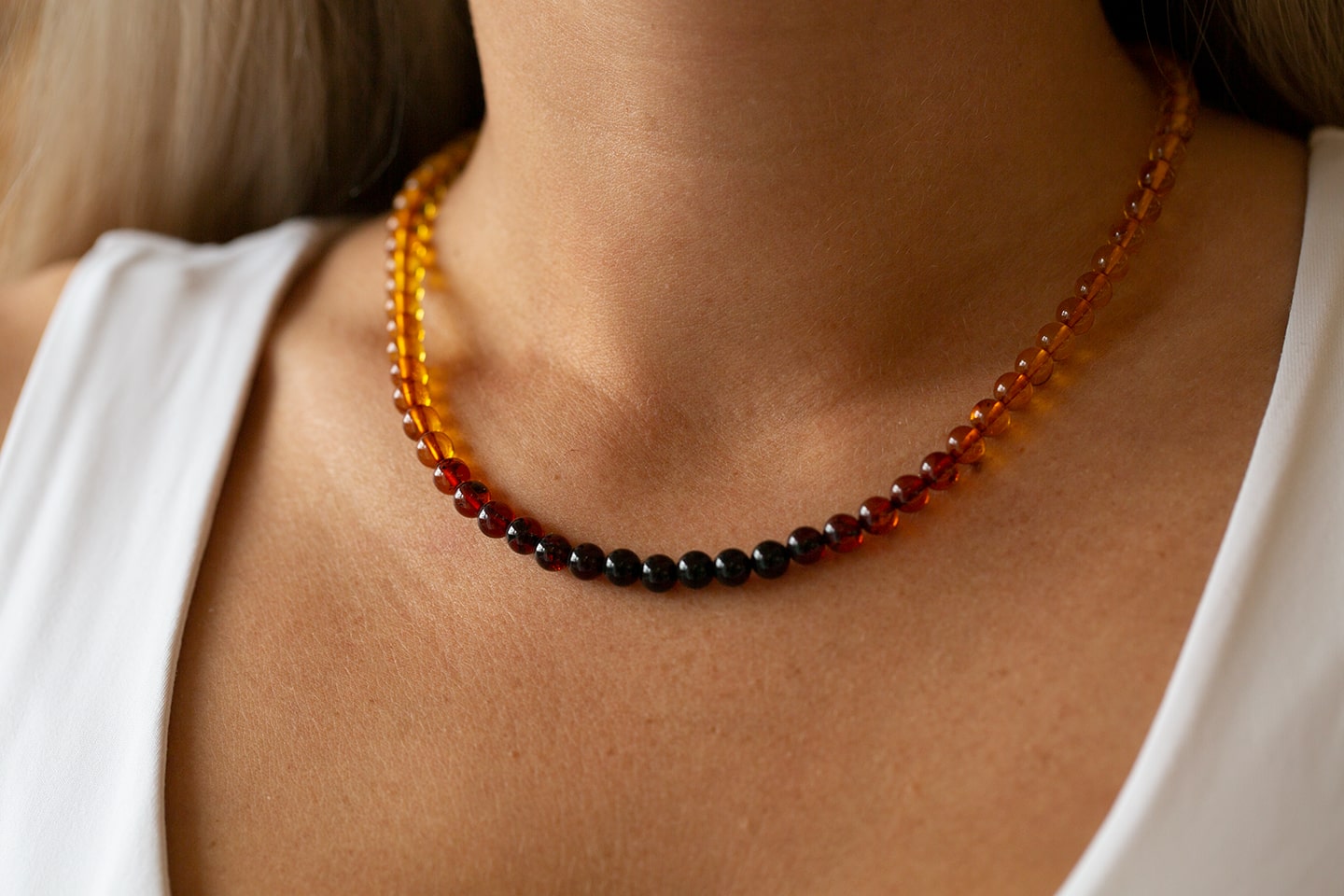 Natural amber necklace "Dolce"