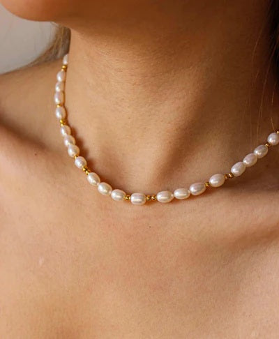 Natūralių perlų vėrinys su sidabro detalėmis "Moon"