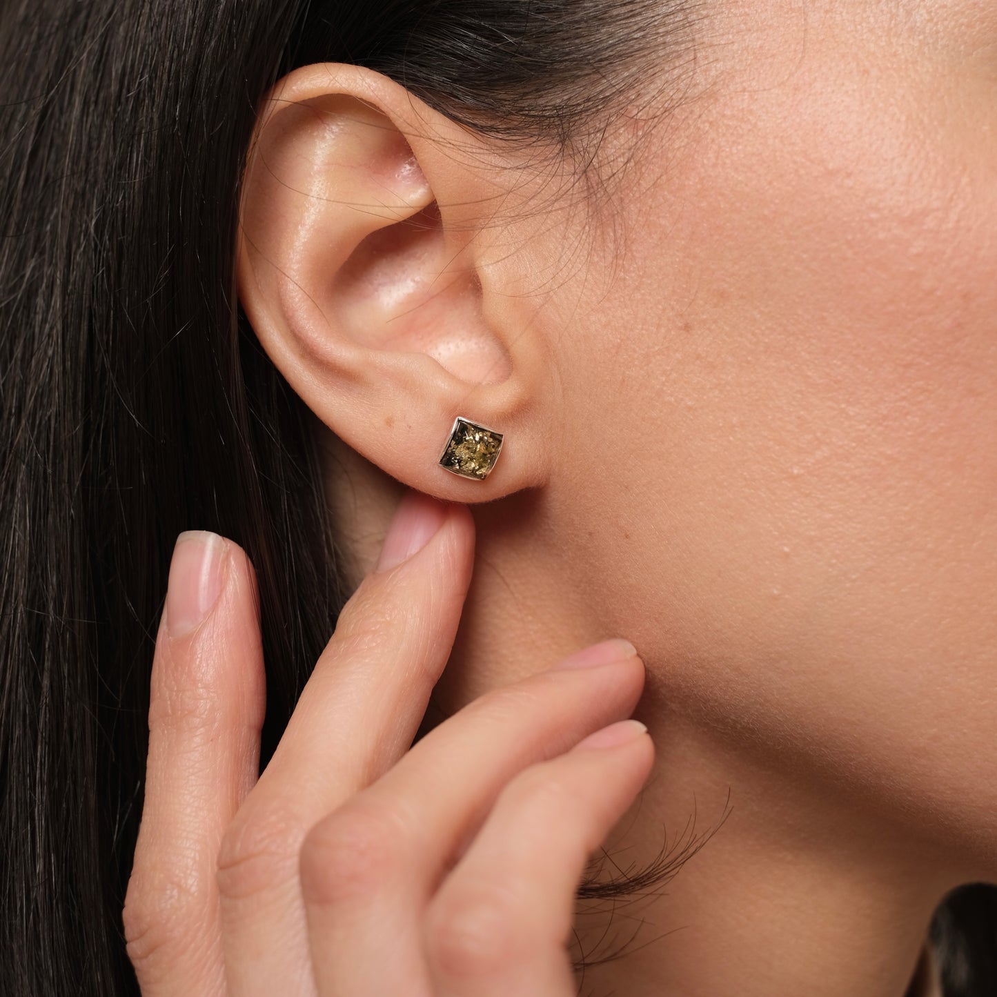 Hõbekõrvarõngad merevaiguga "Green, square, silver"