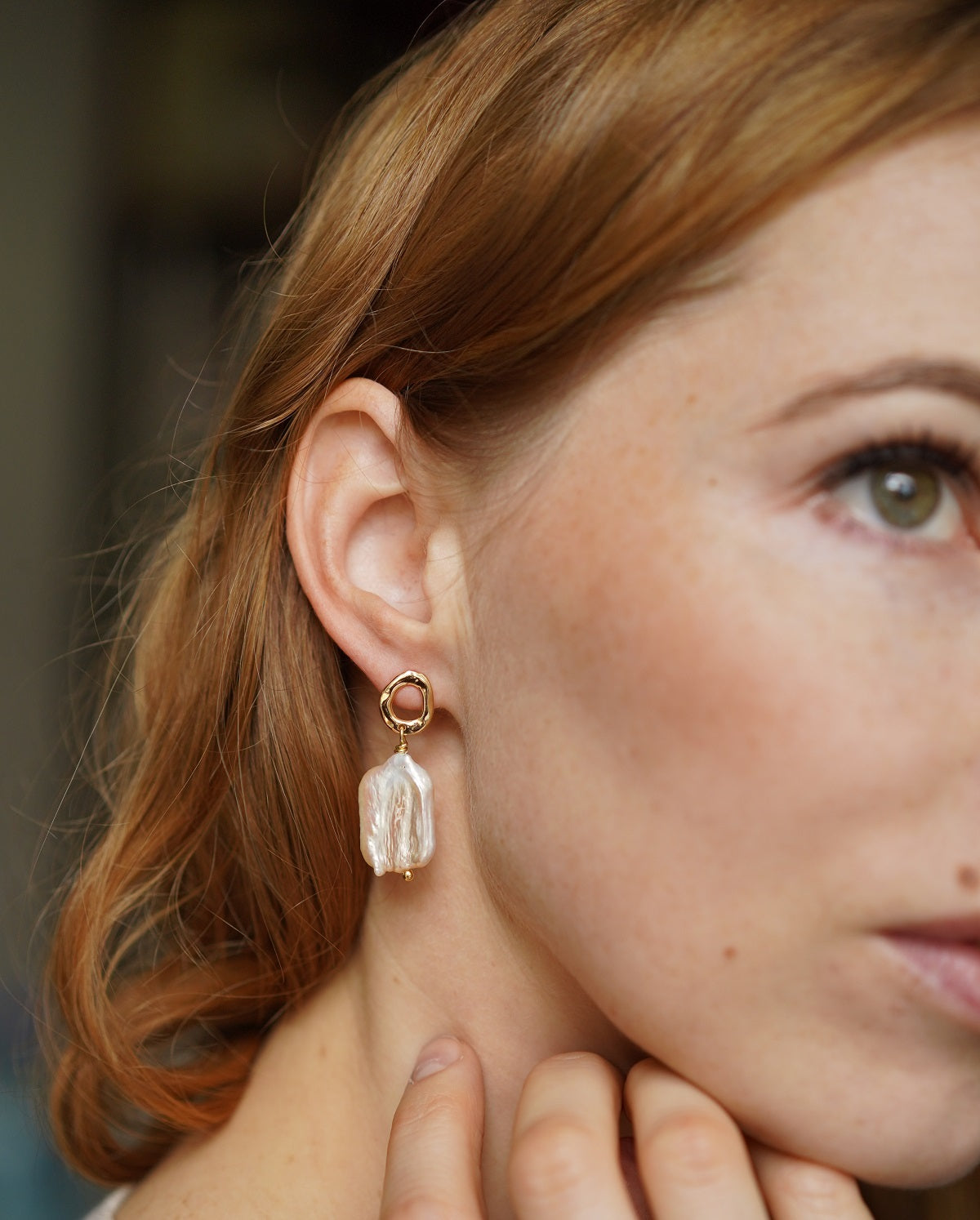 Paauksuoti auskarai su natūraliais baroko perlais