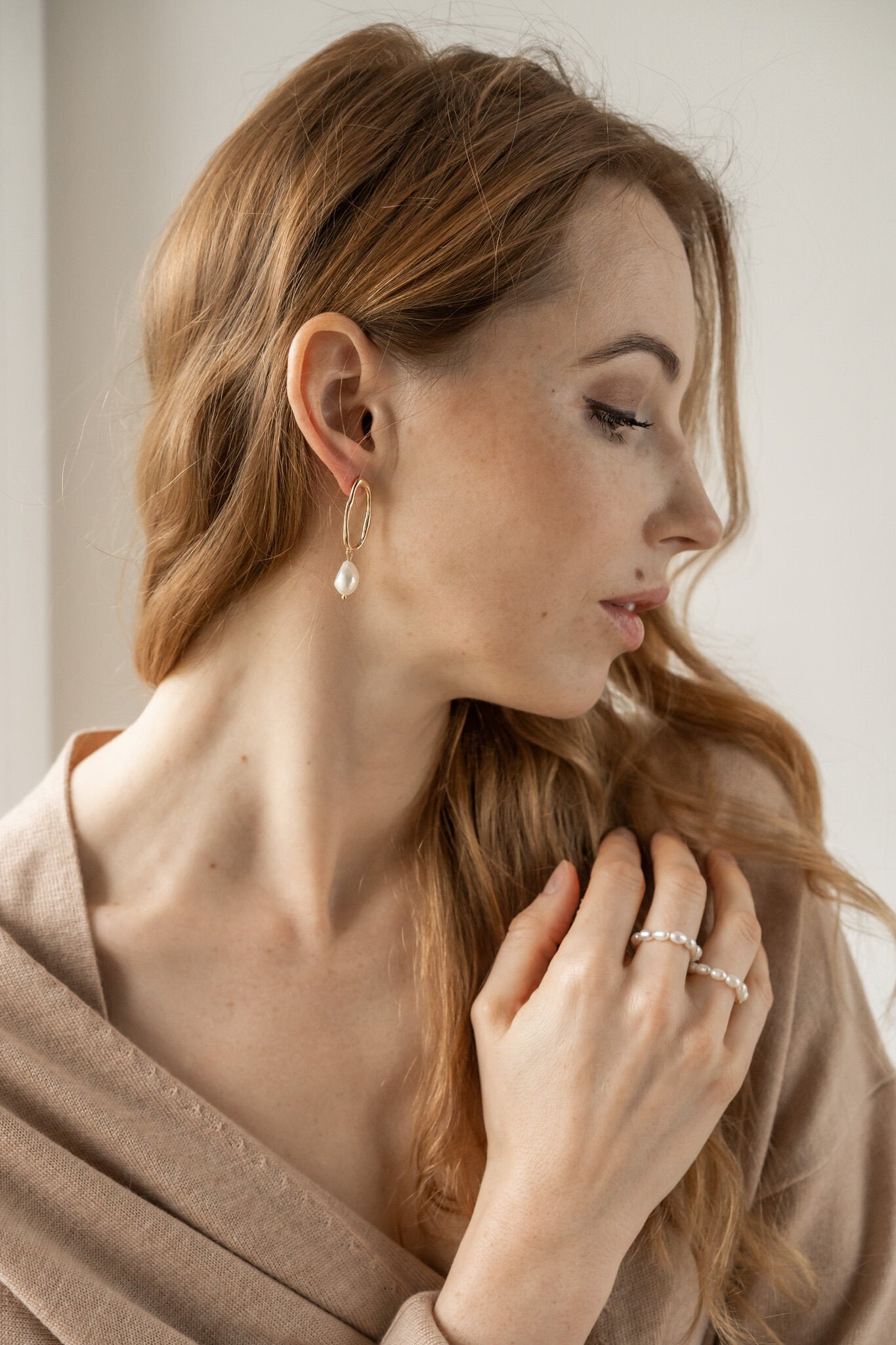 Gold plated earrings with natural pearls