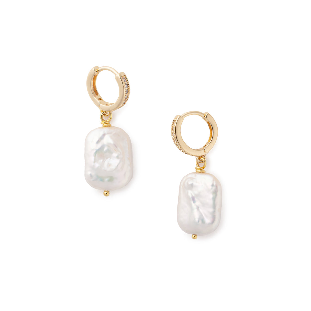 Apzeltīti auskari ar dabīgām pērlēm