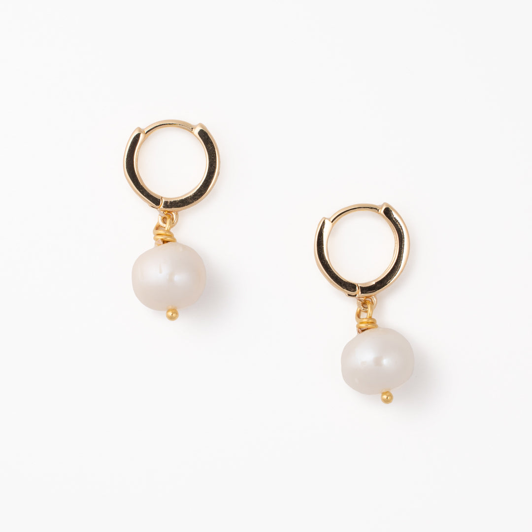 Gold plated earrings with natural pearls