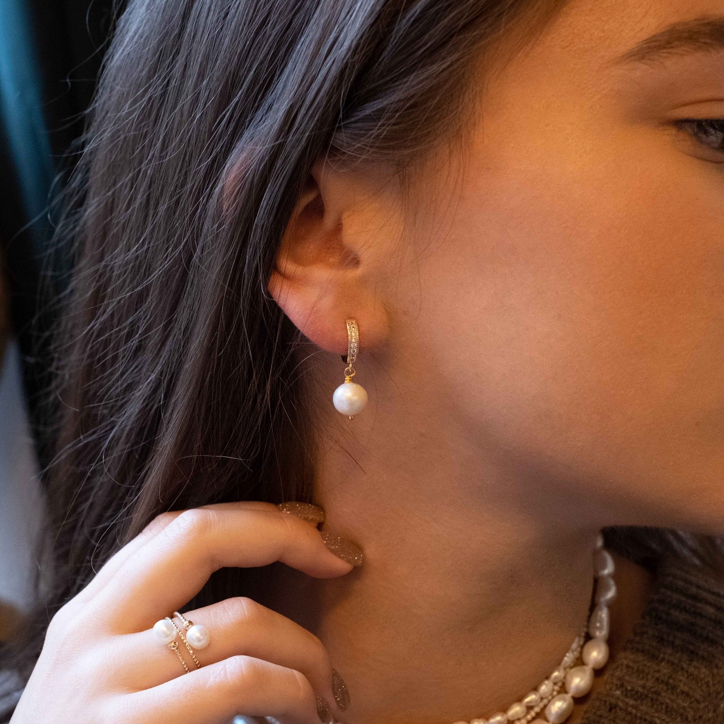 Gold plated earrings with natural pearls