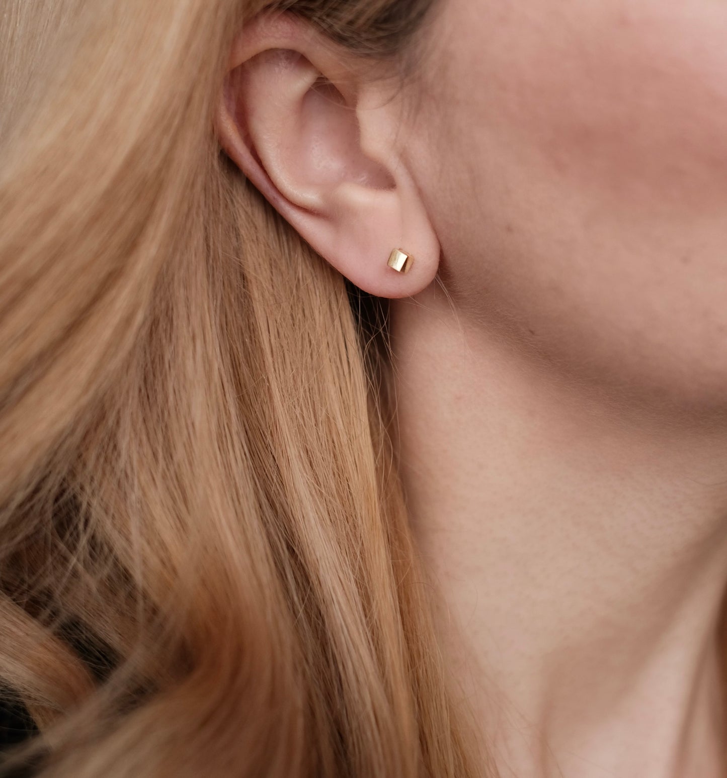 Hõbekõrvarõnad "Golden cube"