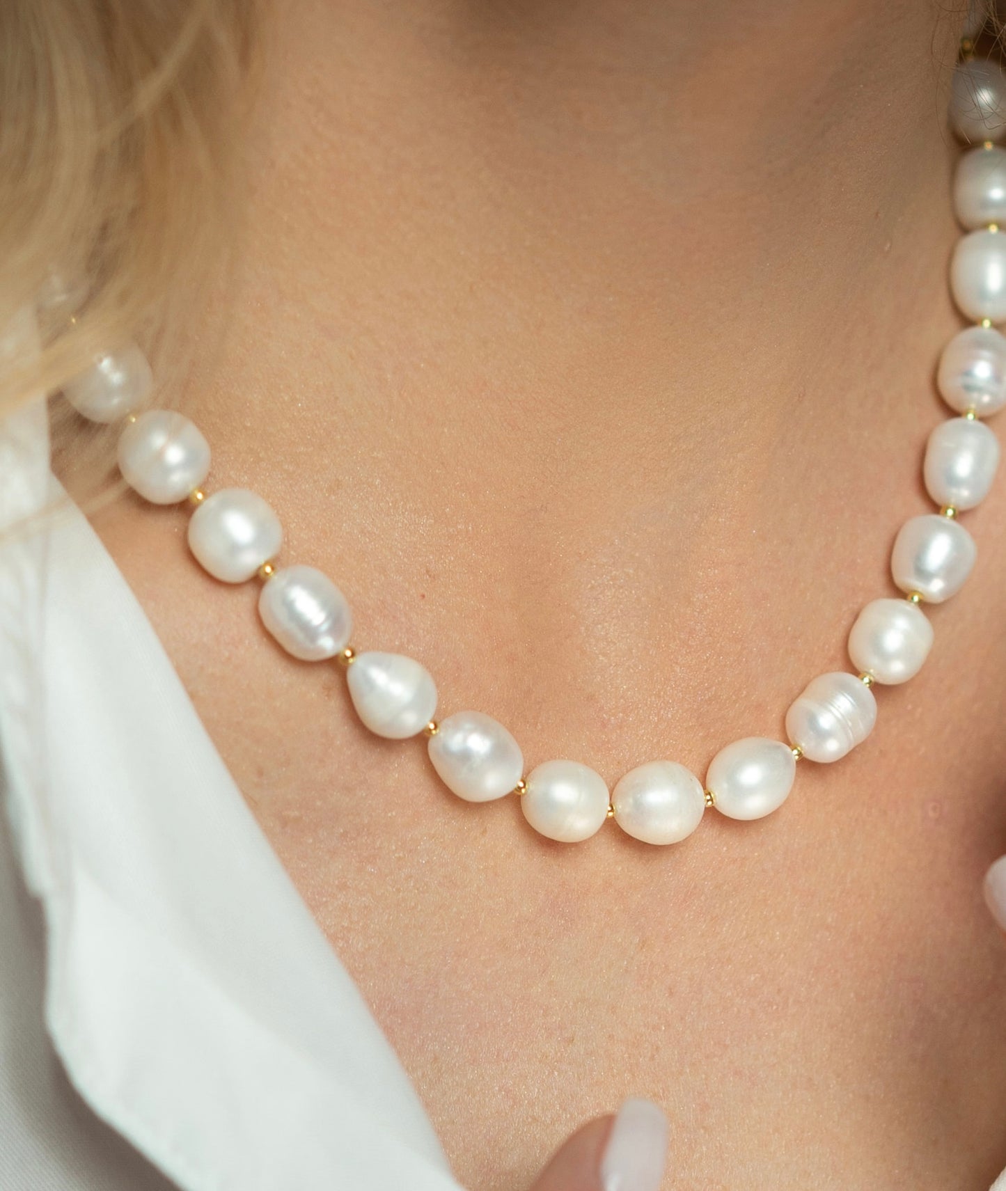 Natūralių perlų vėrinys su sidabro detalėmis "Marianne"