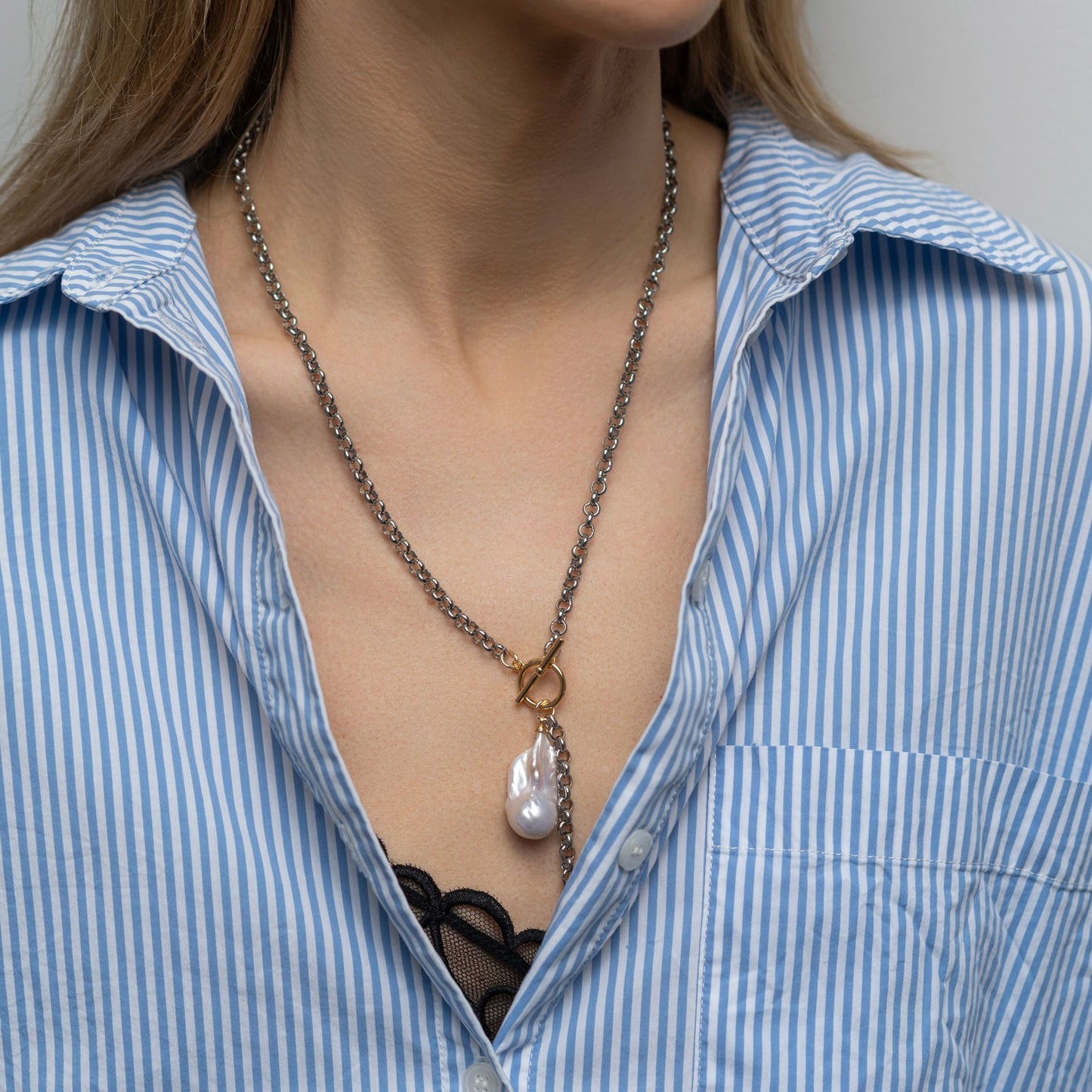 Hõbetatud kaelakee  Baroque pärliga "Stylish"