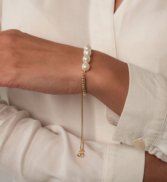 Natūralių perlų reguliuojamo ilgio apyrankė