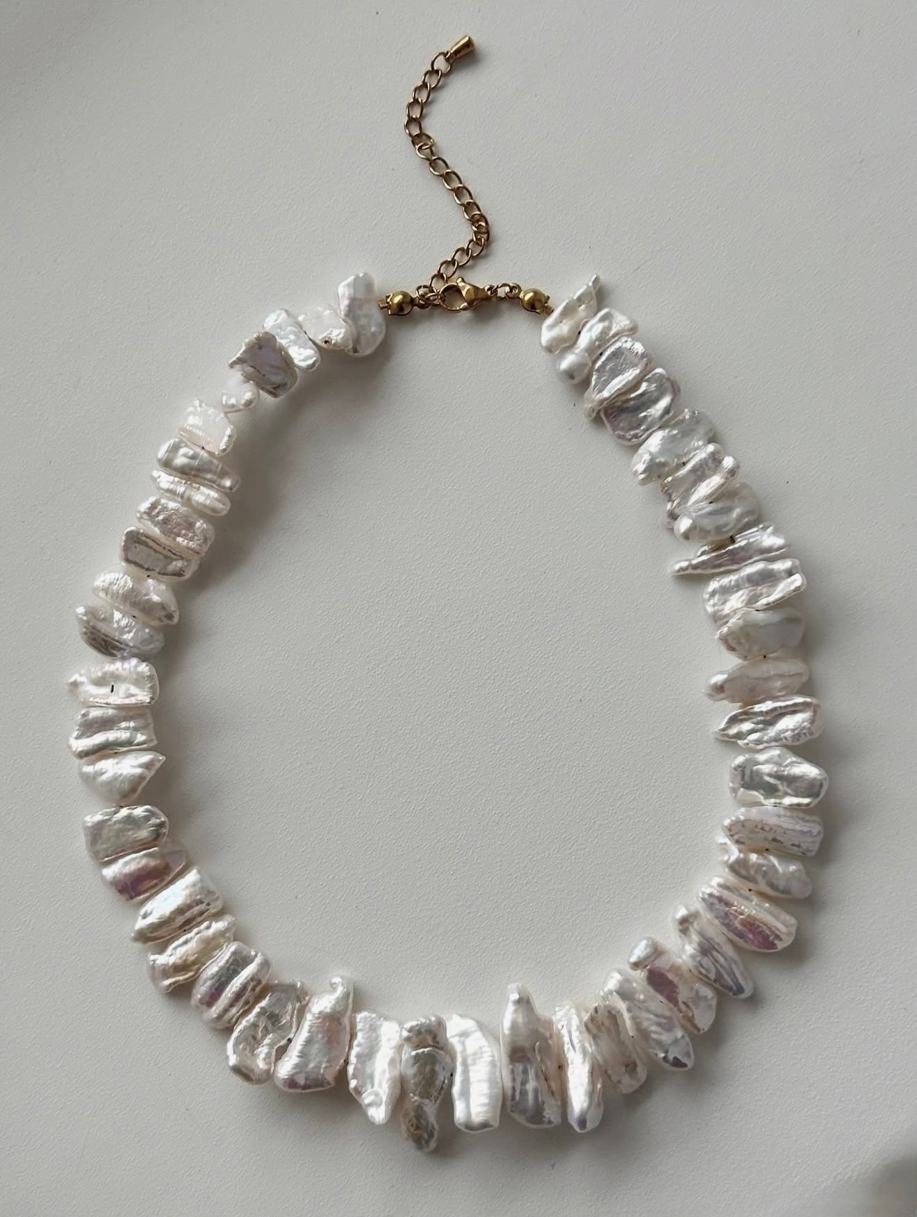 Pärlikee kullatud detailidega "Nino"