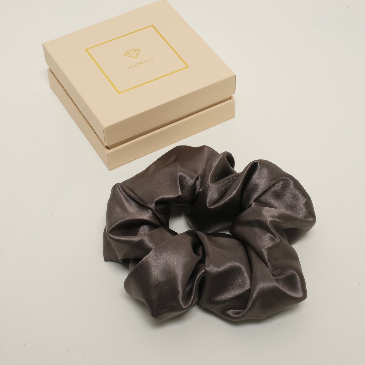 100% šilko gumytė plaukams "Brown/grey"