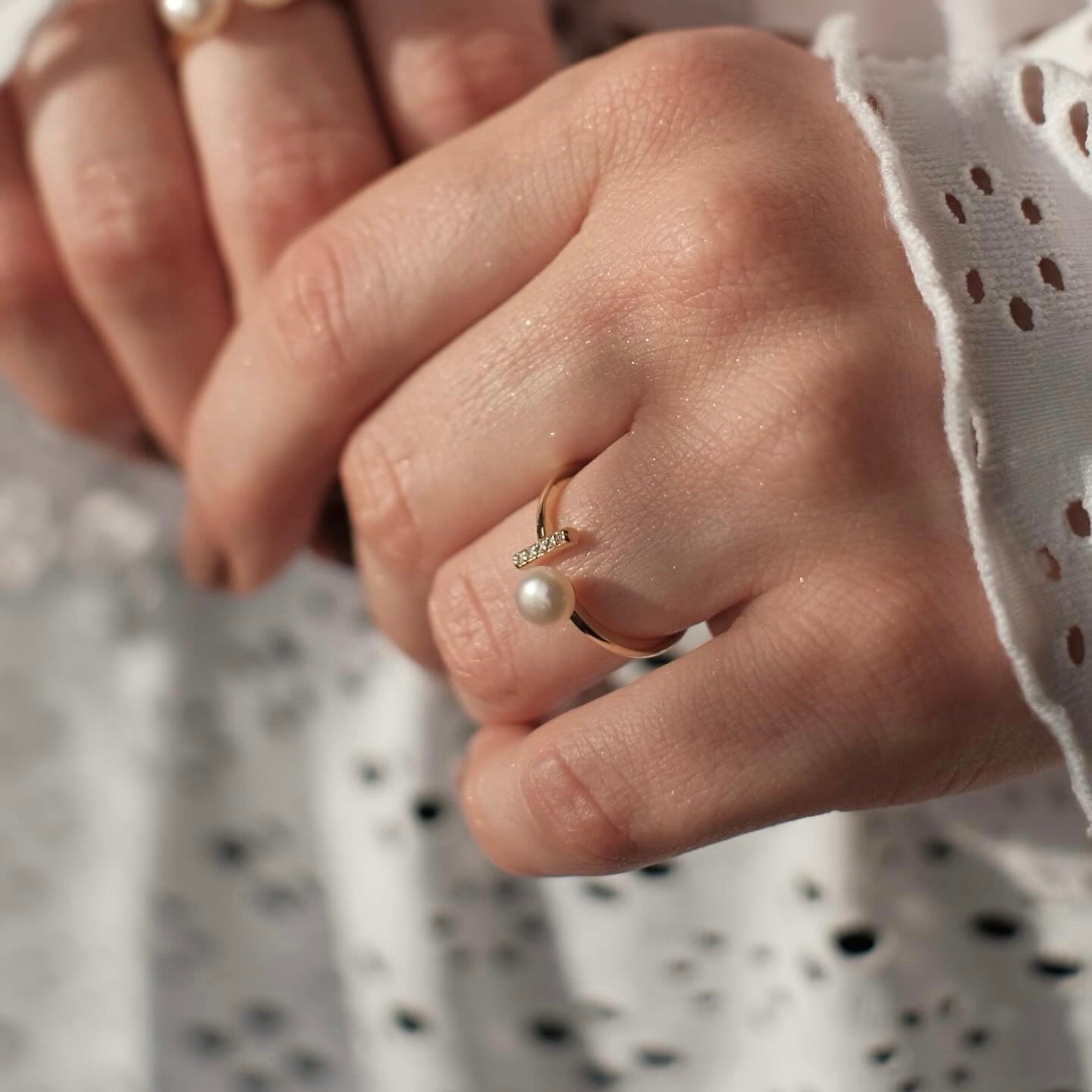 Žiedas su natūraliu perlu