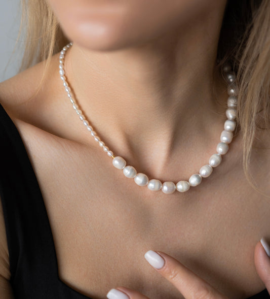 Natūralių perlų vėrinys su sidabro detalėmis "Annie"