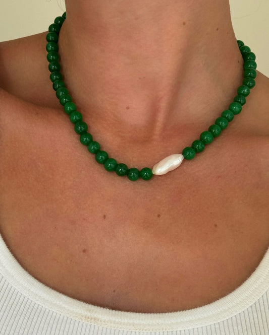 Natūralių perlų ir chalcedono vėrinys "Ally"