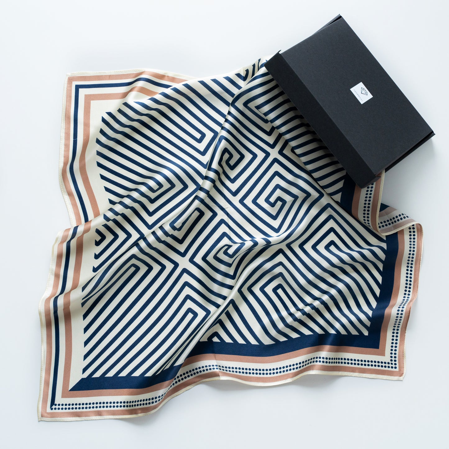 100% šilkinė skarelė "Blue labyrinth"