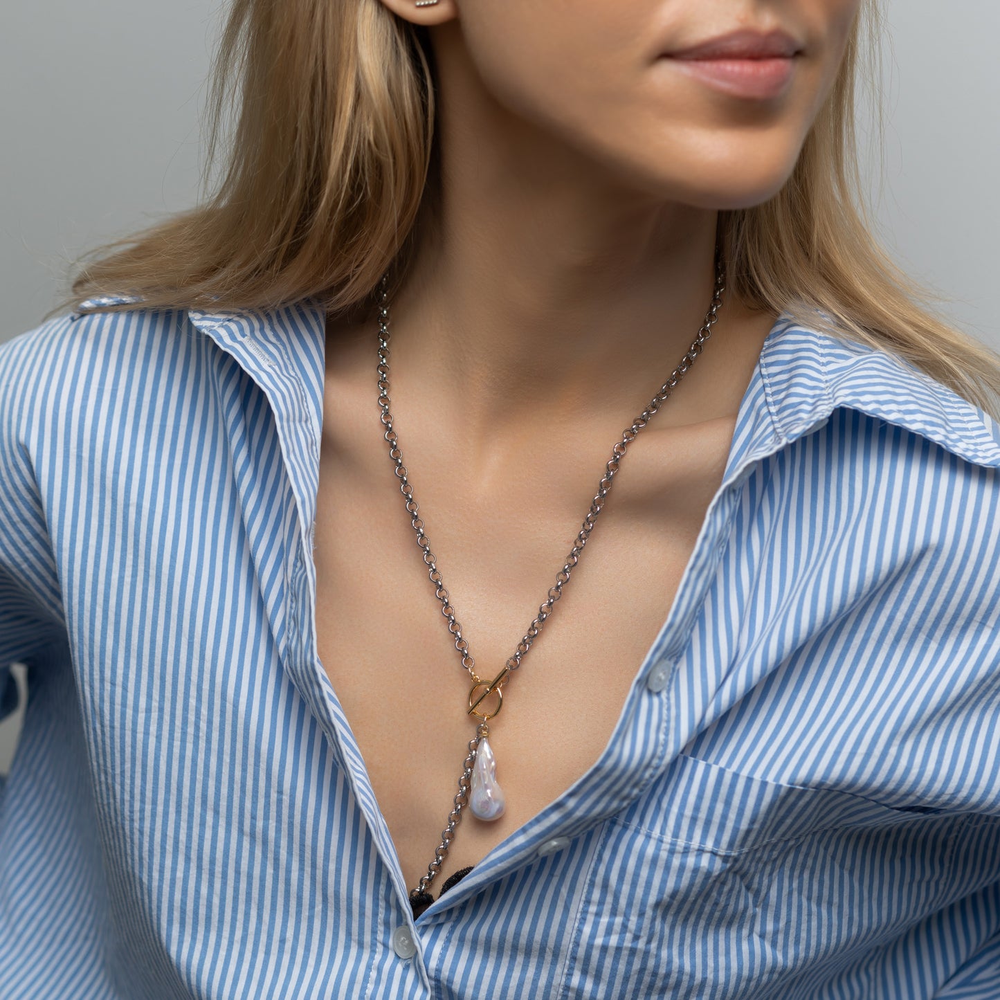 Hõbetatud kaelakee  Baroque pärliga "Stylish"