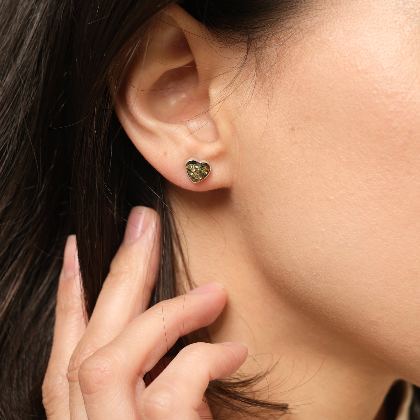 Hõbekõrvarõngad merevaiguga "Green/grey heart"