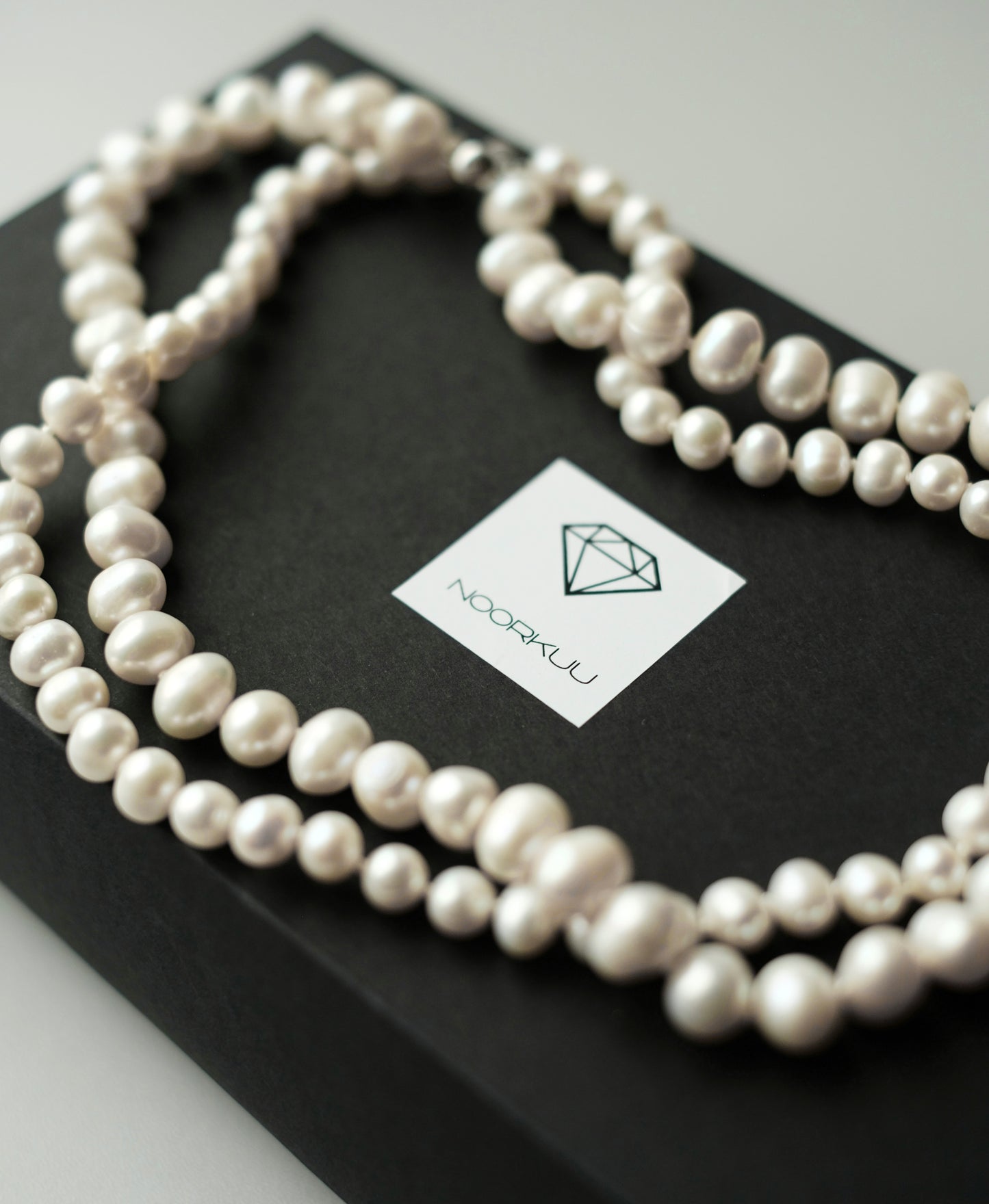 Dvigubas natūralių  perlų vėrinys "Alice"