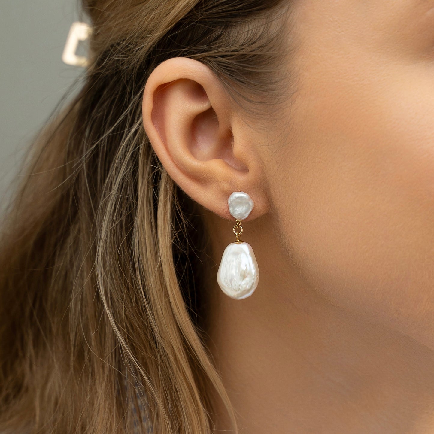 Kullatud kõrvarõngad pärliga "Santa"