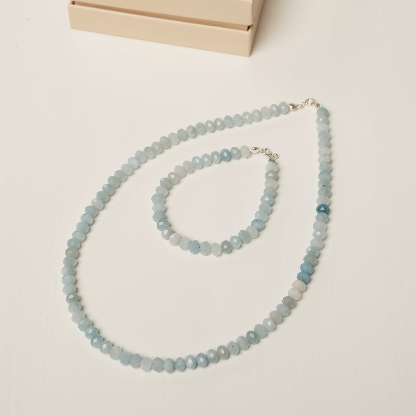 Akvamarīna kaklarota, 5-6mm.