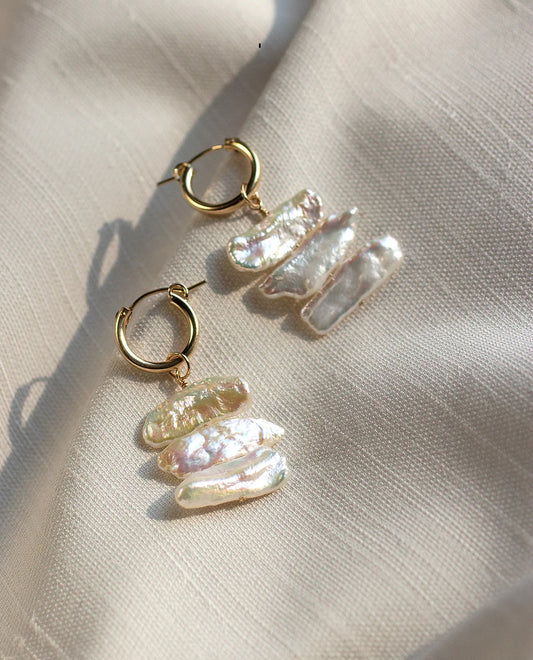 Paauksuoti auskarai su natūraliais perlais