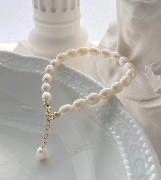 Kullatud käevõru pärlitega