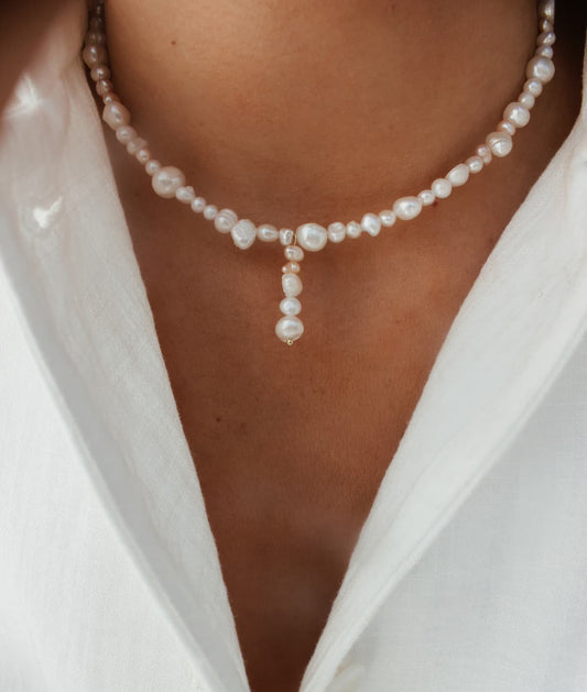 Netaisyklingos formos perlų vėrinys "Eriline"