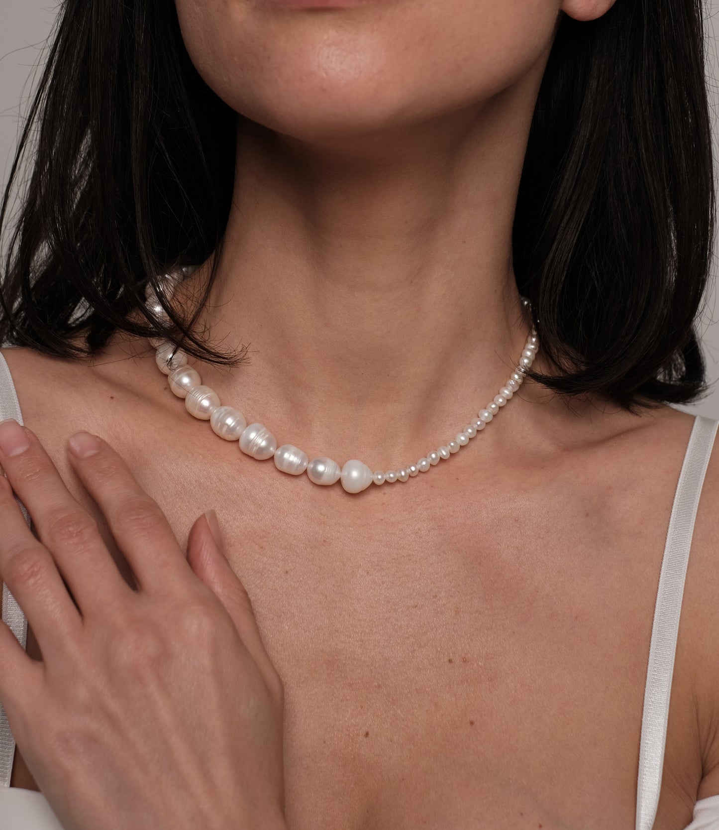 Pärlikee kullatud detailidega "Nina"