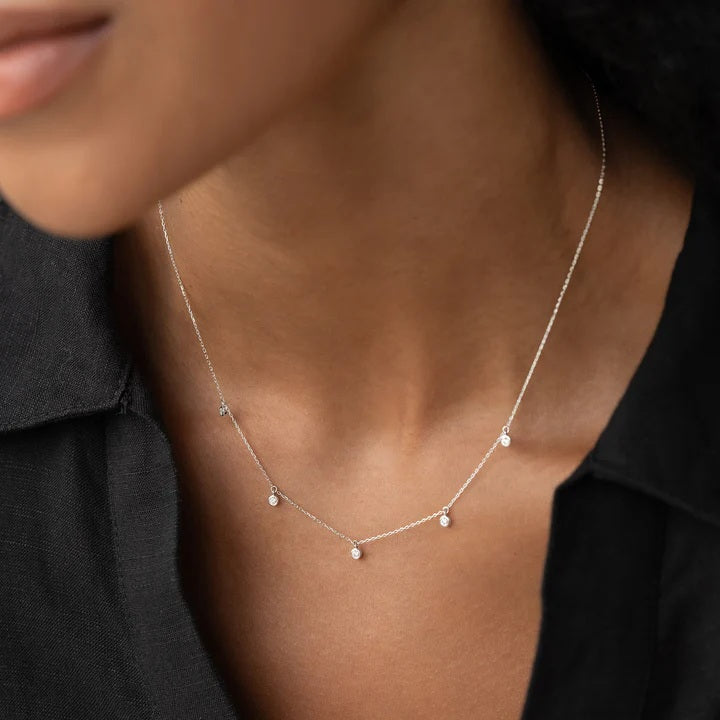 Hõbedast kaelaehe 5 tsirkooniga