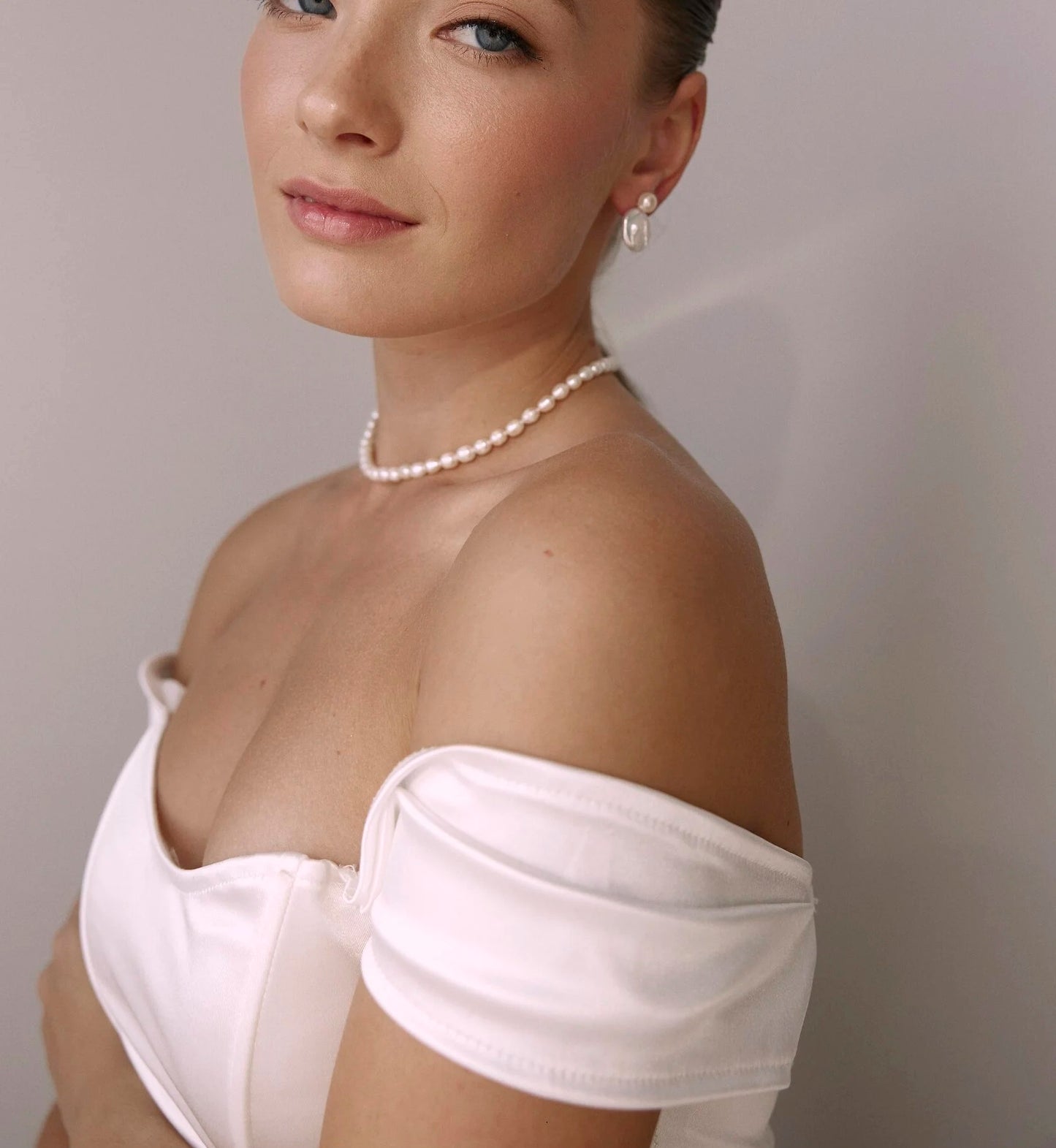 Natūralių perlų vėrinys (ovalūs perlai)