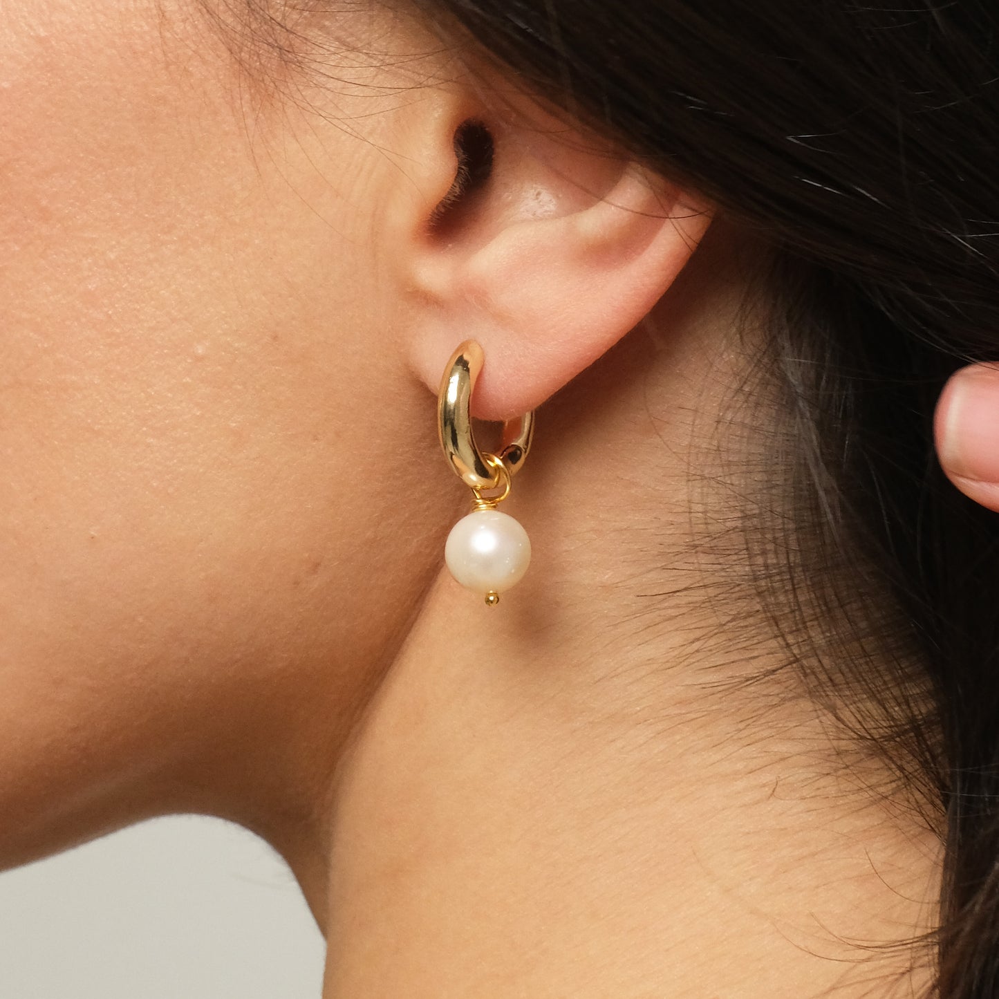 Gold plated earrings with natural pearls "Sandra round"