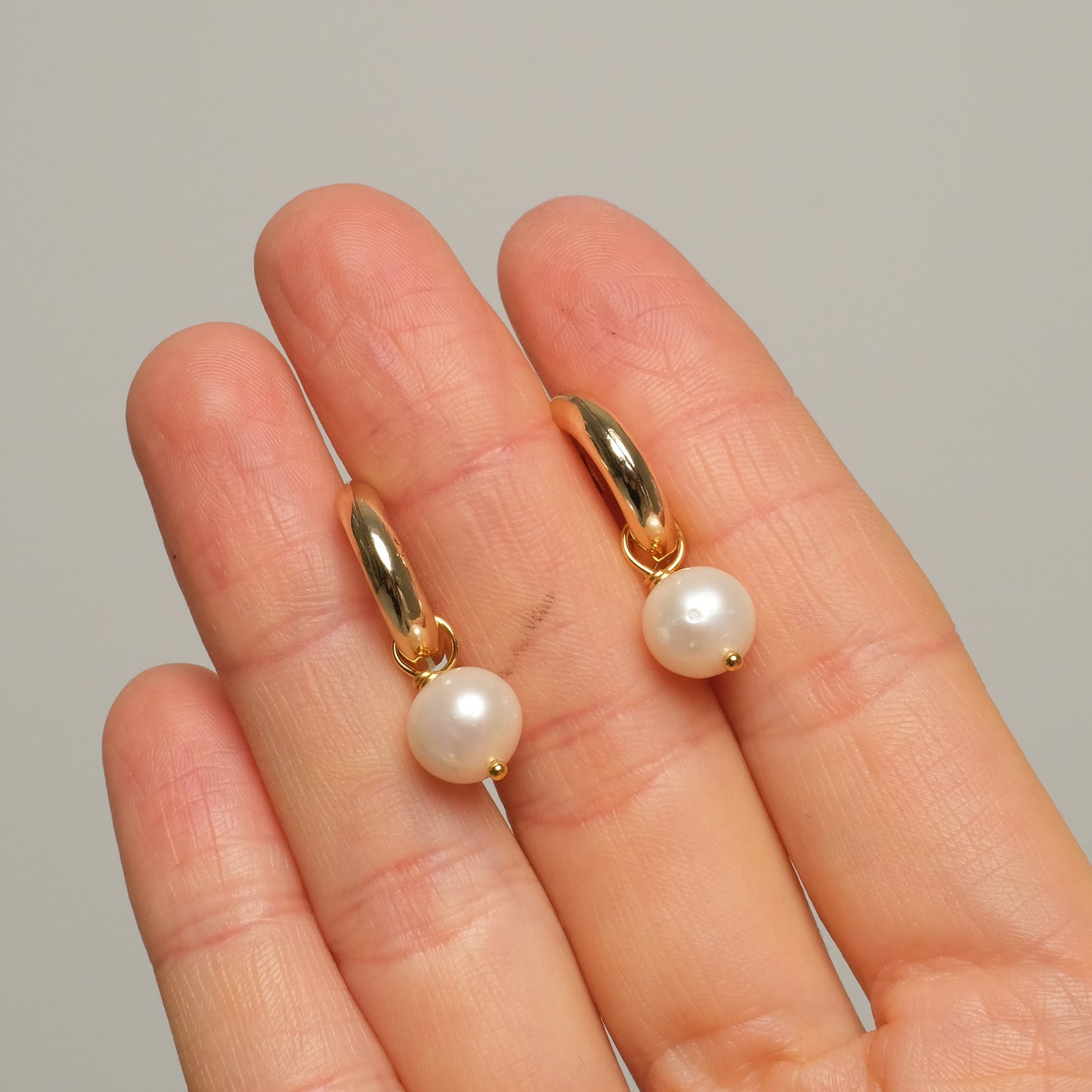 Gold plated earrings with natural pearls "Sandra round"
