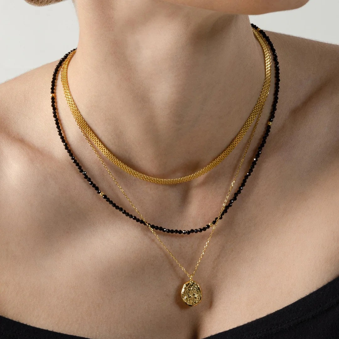 Must spinell kaelakee