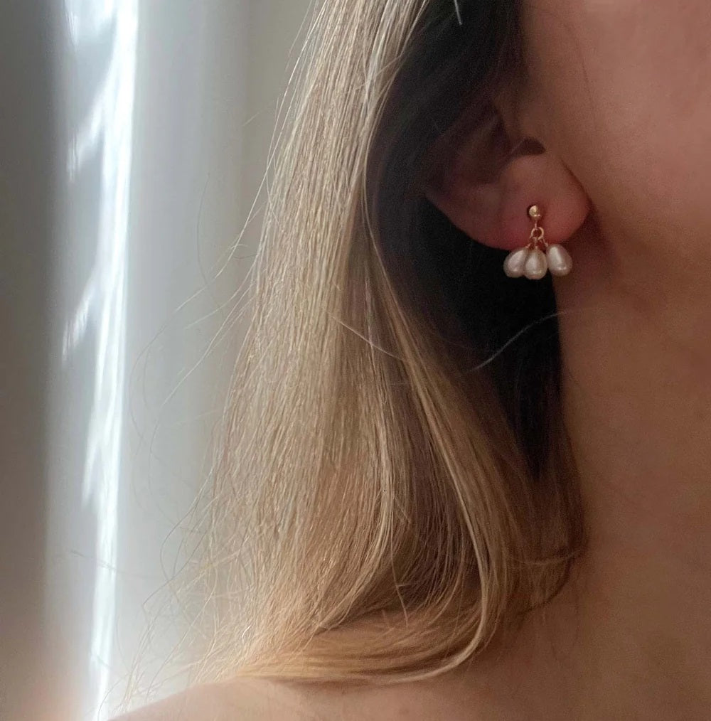 Paauksuoti auskarai su natūraliais perlais