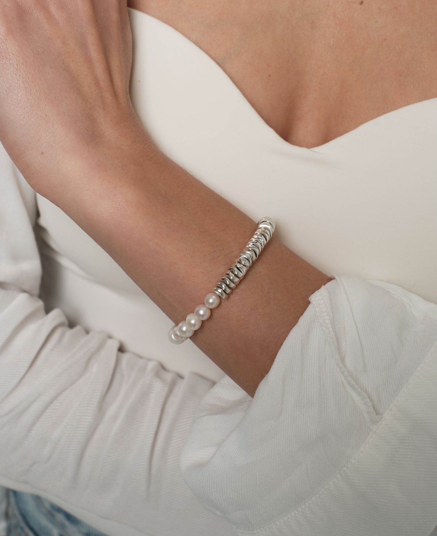 Hematite and pearl bracelet "Silver"