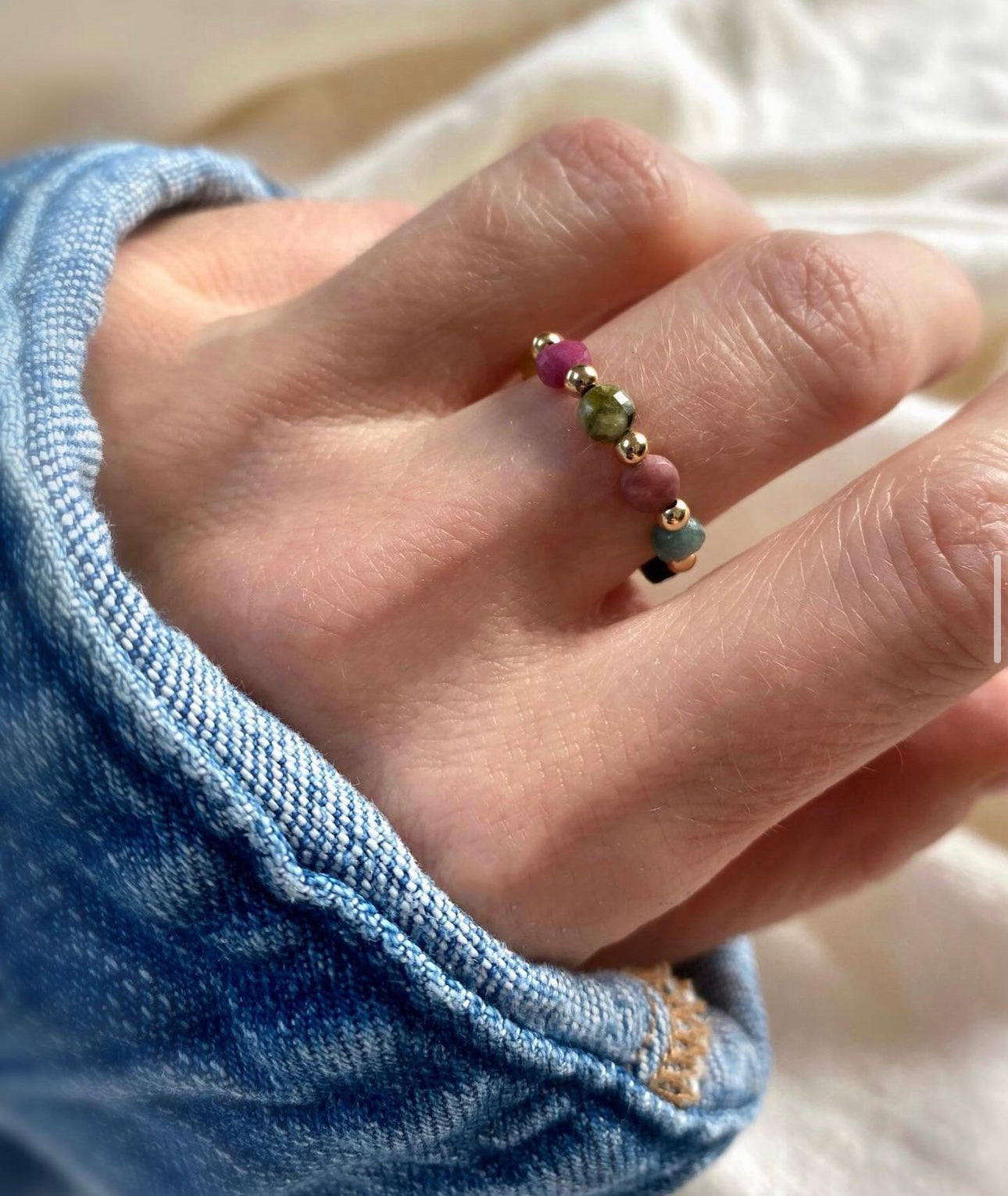 Mitmevärviline turmaliin sõrmus