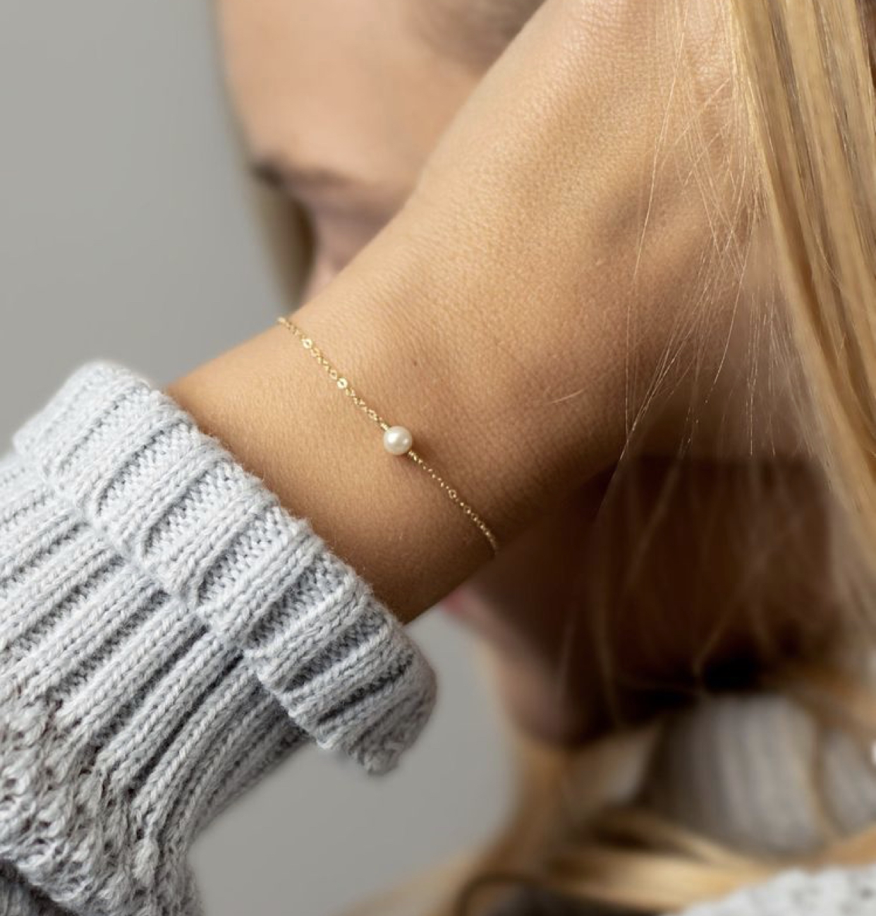 Gold plated bracelet with natural pearl, 6mm