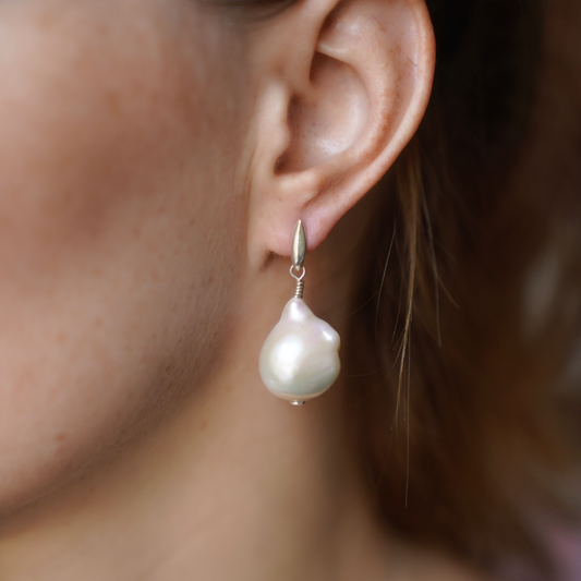 925 prabos sidabriniai auskarai su natūraliais perlais