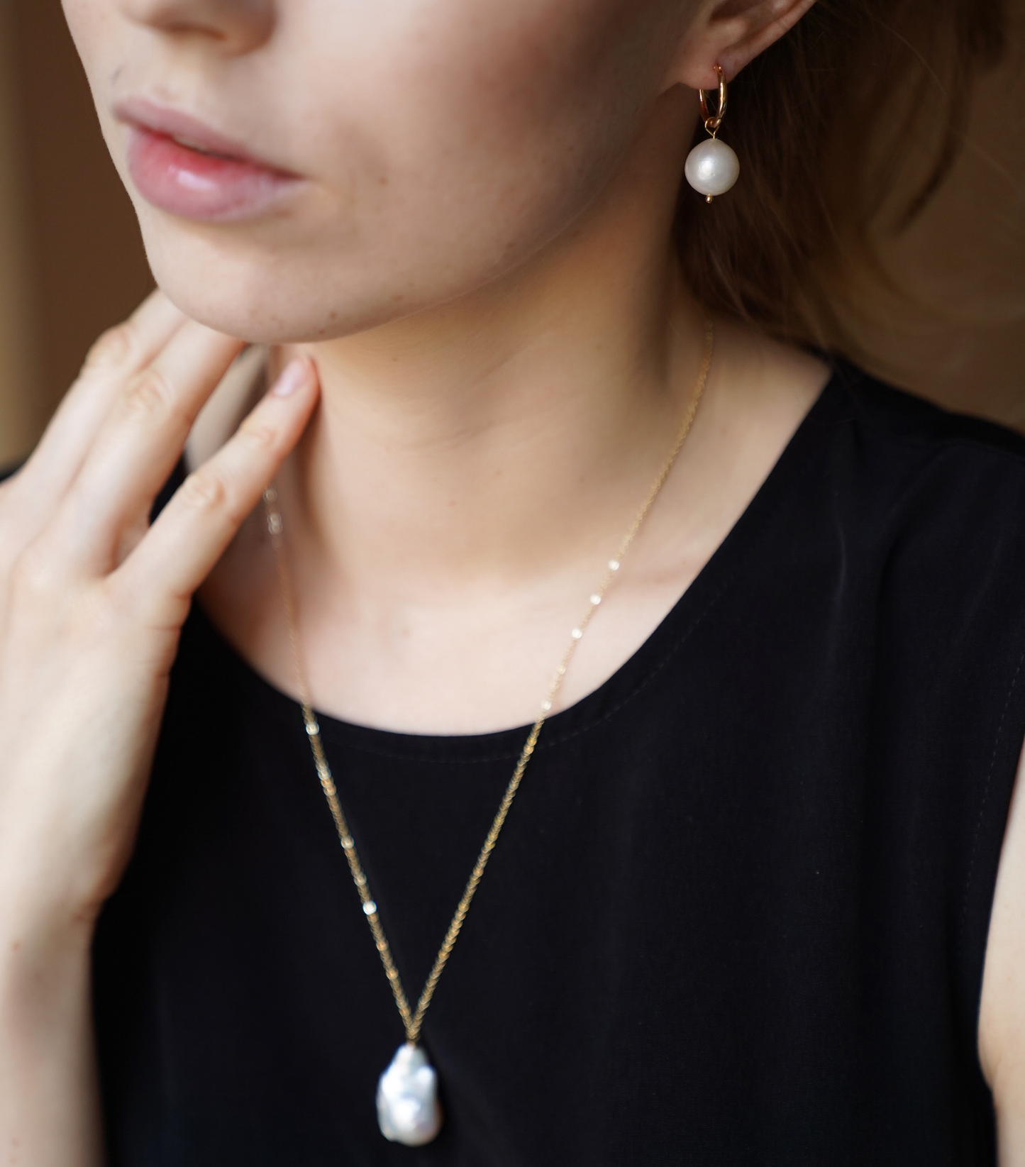 Pidulikud kullatud kõrvarõngad pärliga, 12mm