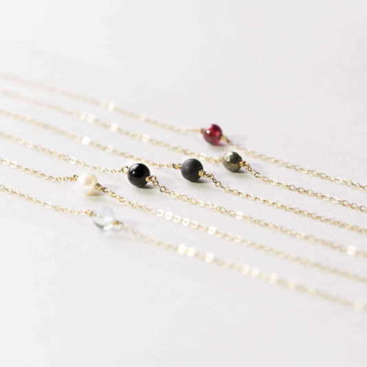 Brangakmenių karoliai