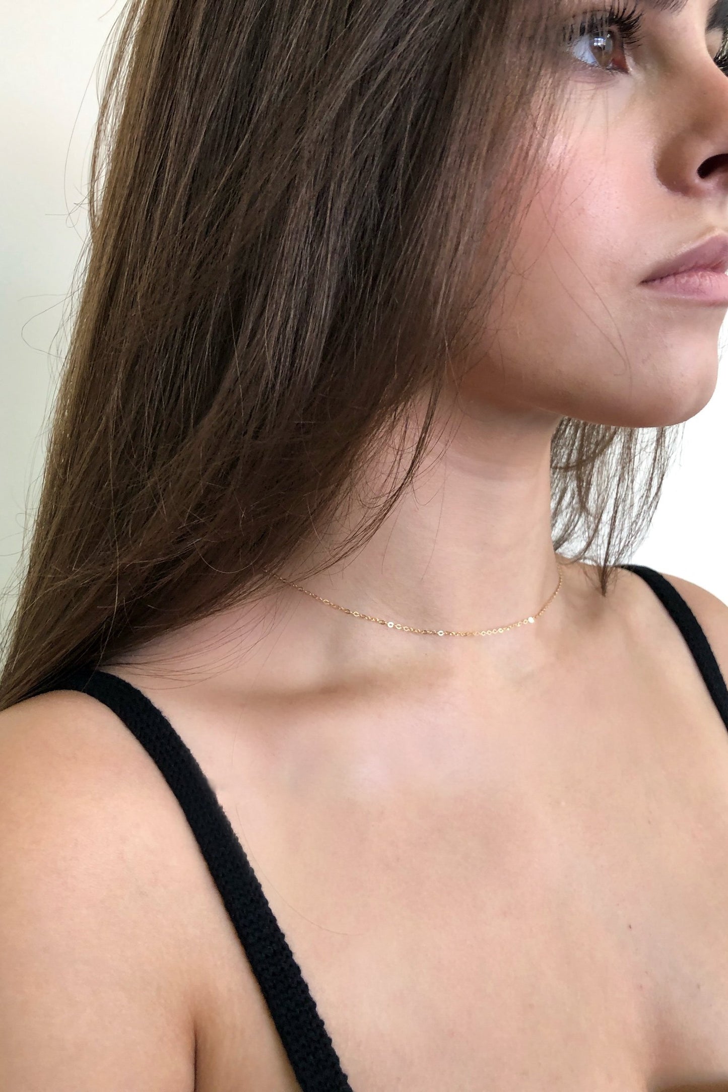 Kaelakee pärlitega lahtise seljaga kleidile