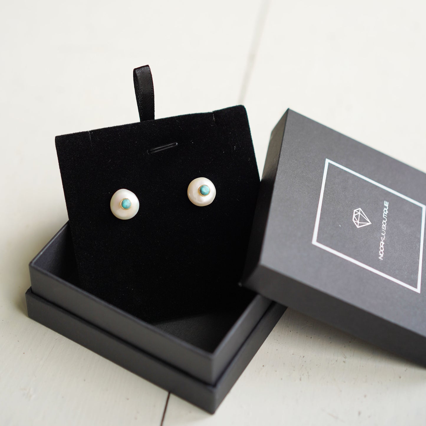 Paauksuoti sidabriniai auskarai su turkiu ir perlais