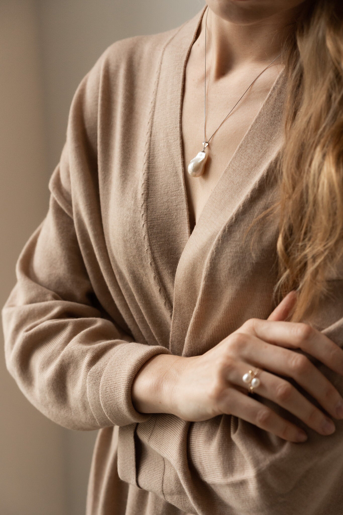 Natural pearl ring + gold plated details