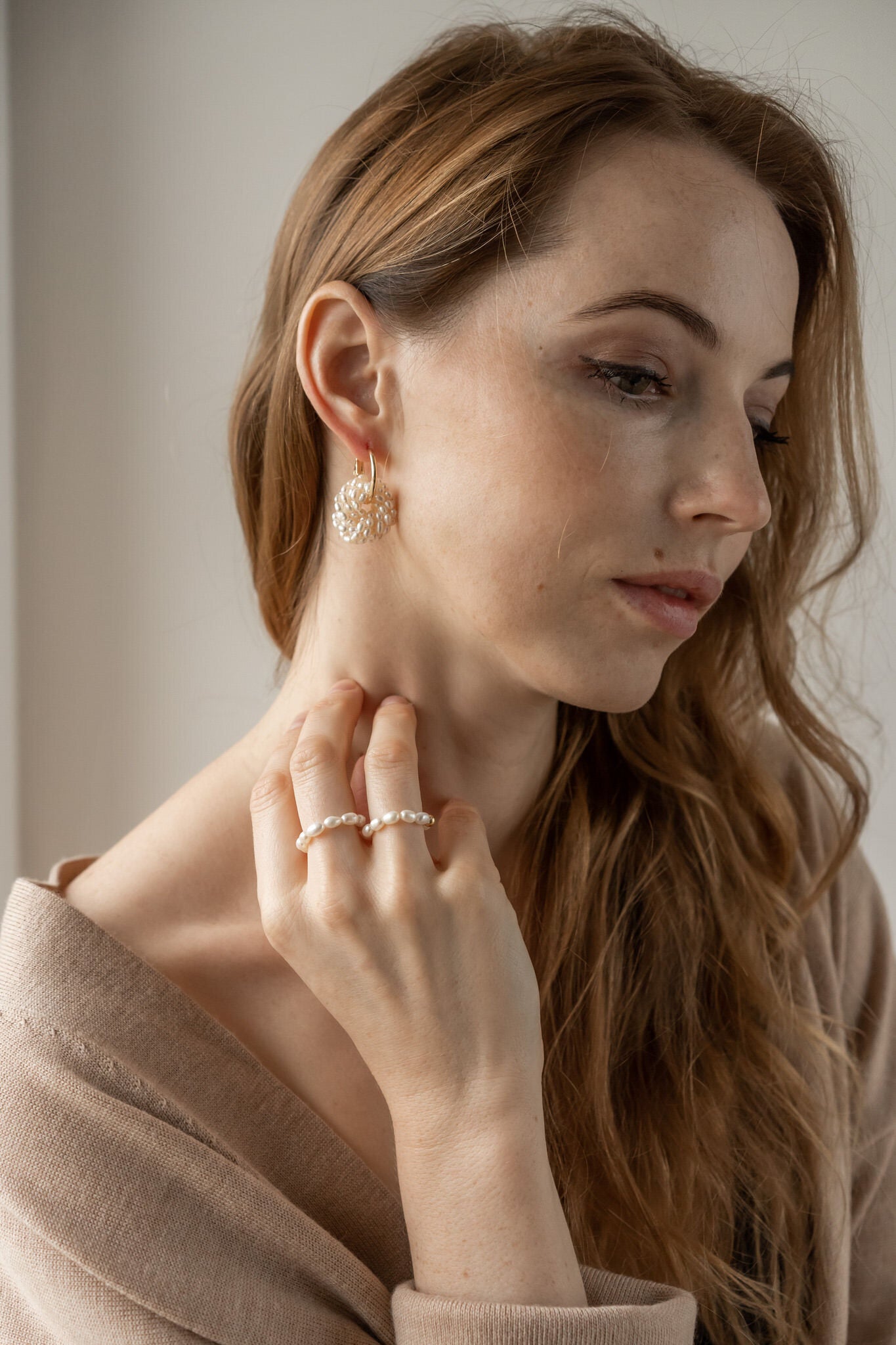 Auksuoti auskarai su natūraliais perlais