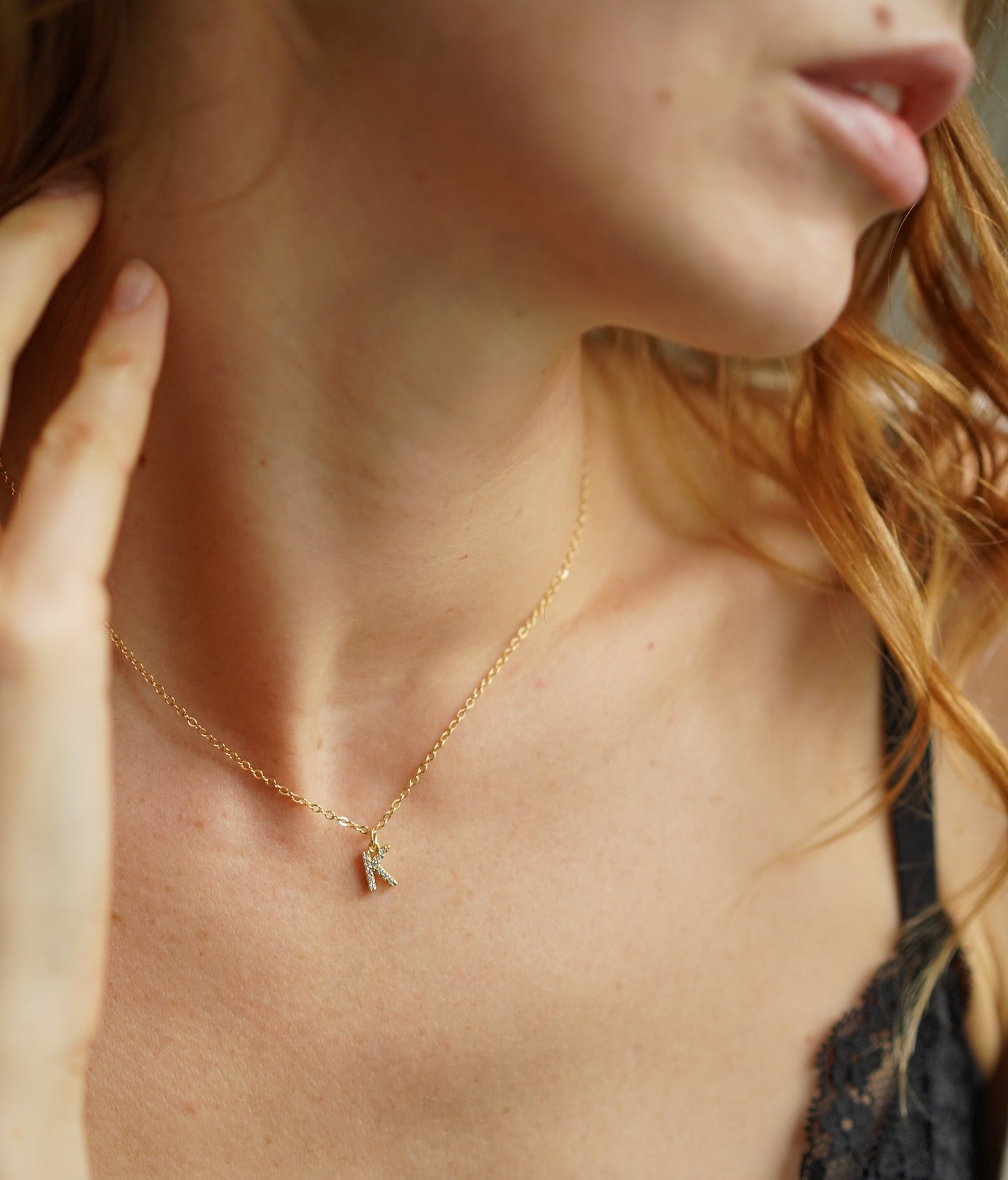 Paauksuota grandinėlė su jūsų pasirinkta raide