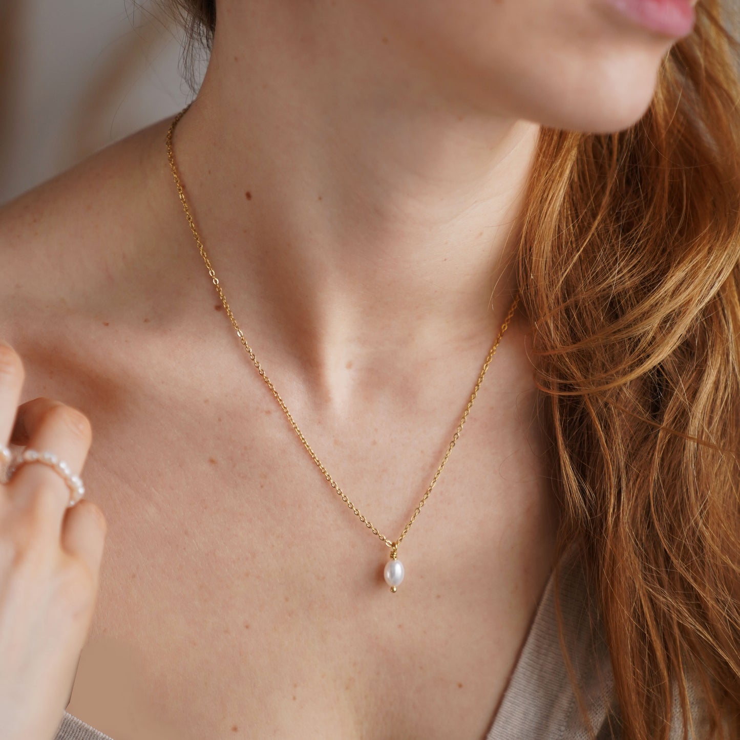 Kaklo papuošalas su natūraliu ovaliu perlu