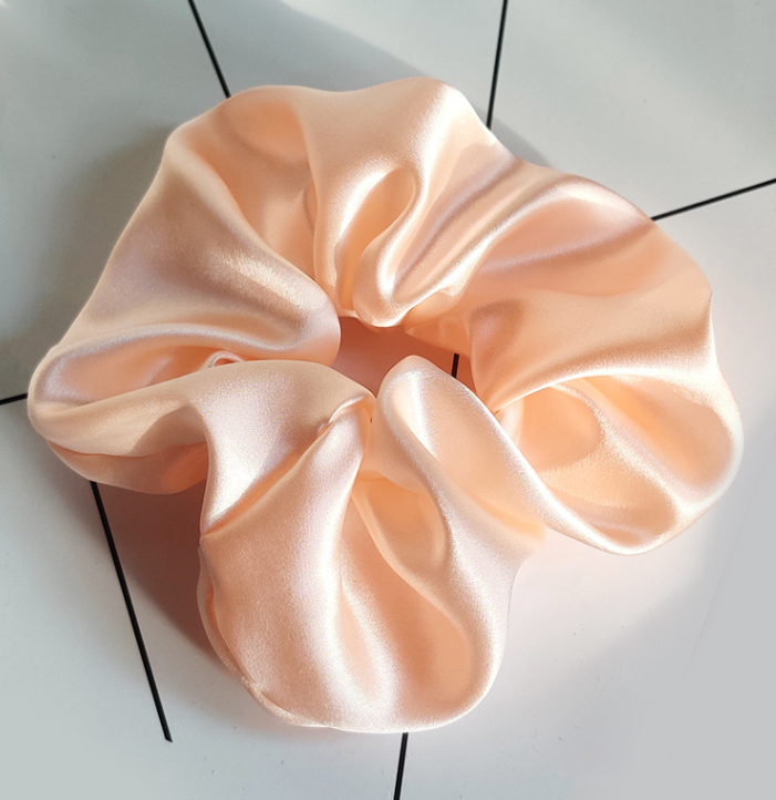 100% šilko gumytė plaukams "Creme"